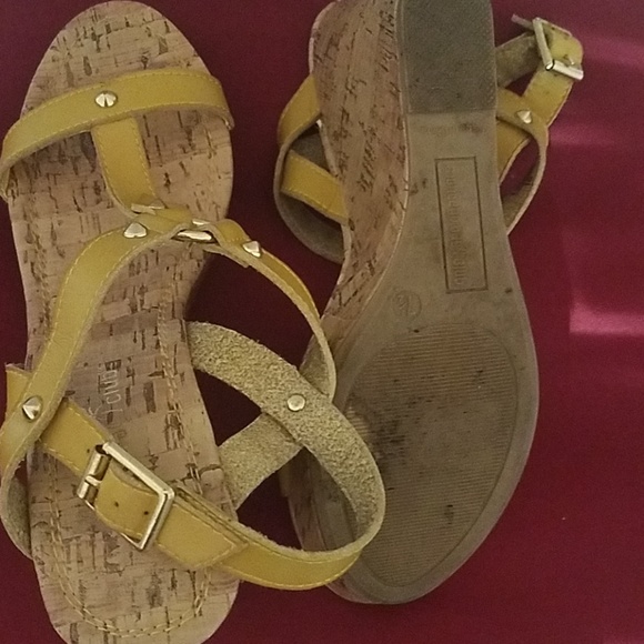 Shoes - Picture 4 of 4